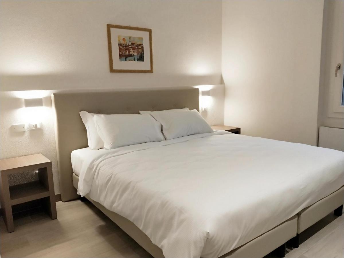 Via Poma Apartments&Rooms Верона Экстерьер фото