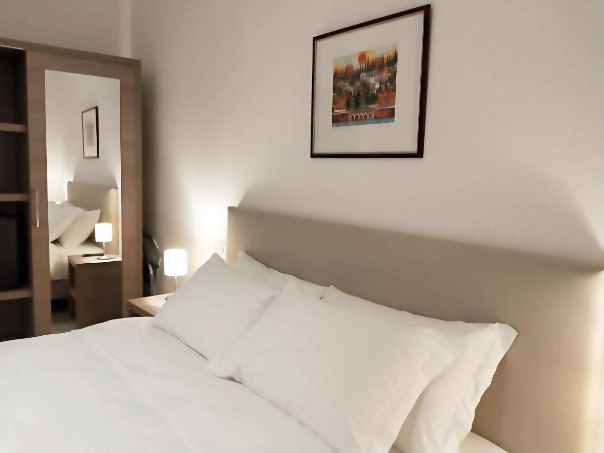 Via Poma Apartments&Rooms Верона Экстерьер фото