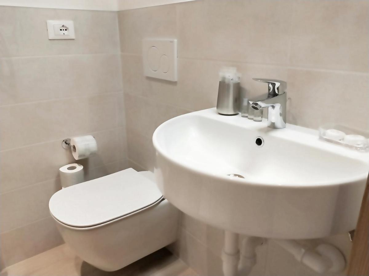 Via Poma Apartments&Rooms Верона Экстерьер фото