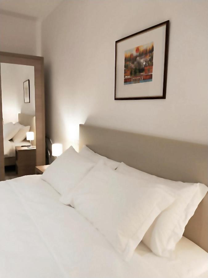 Via Poma Apartments&Rooms Верона Экстерьер фото